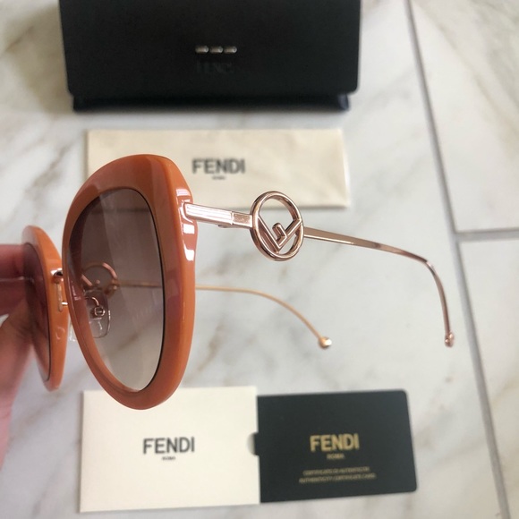 🔥NEW SHOW STOPPER FENDI SUNGLASSES 🔥 - Picture 8 of 16